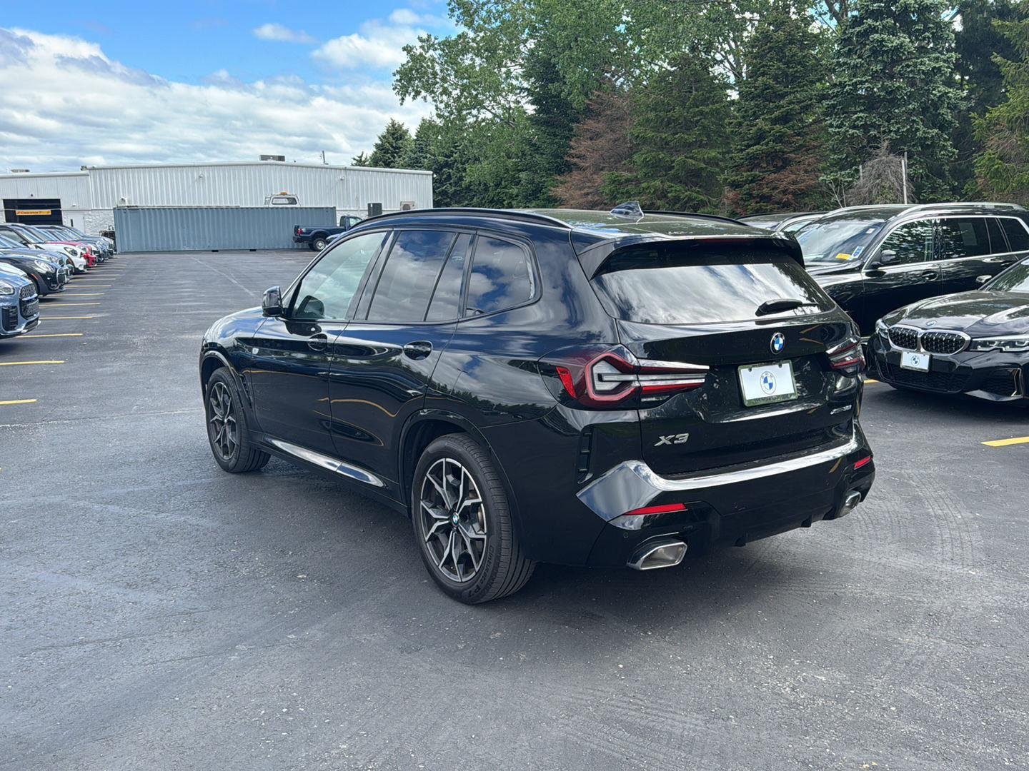 Used 2023 Black Sapphire Metallic BMW xDrive30i image 5