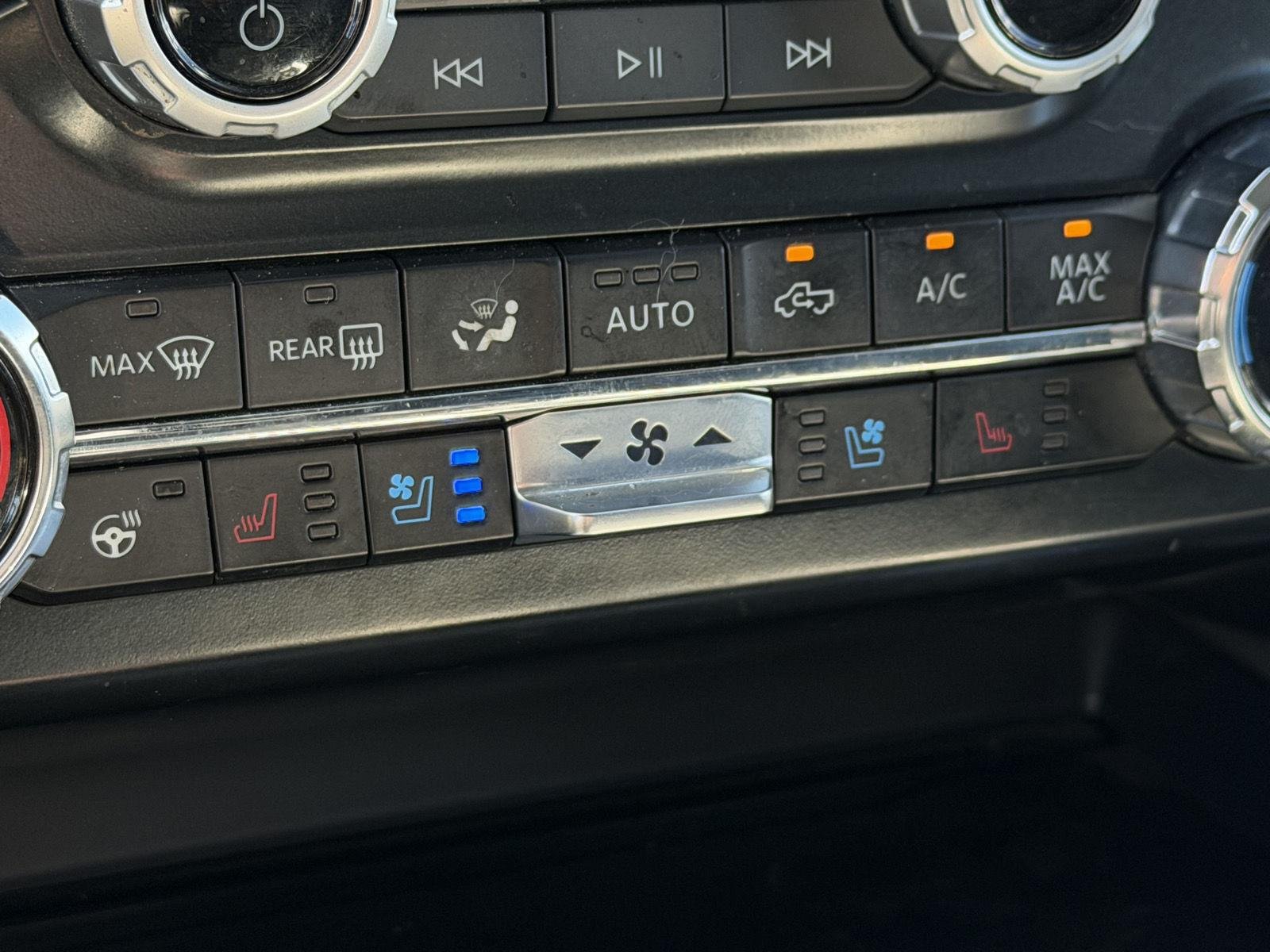 Used 2024  Ford LARIAT image 9