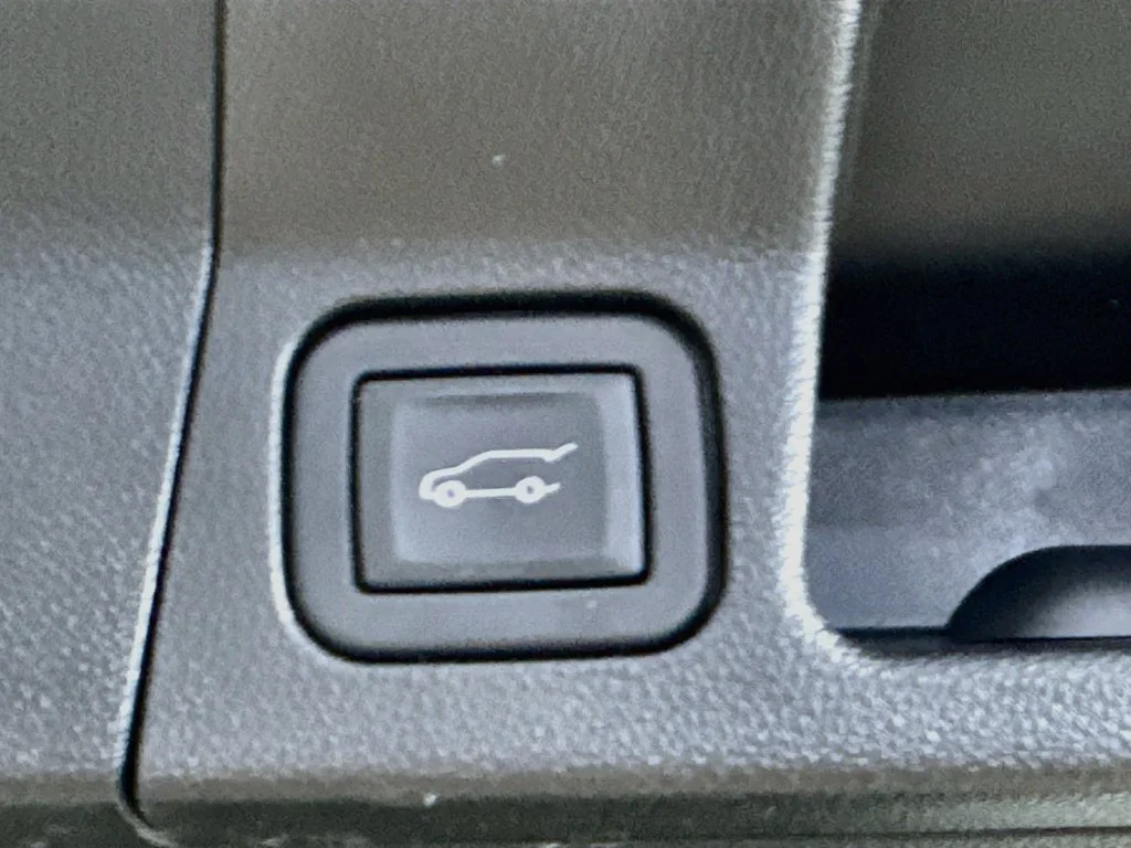 Used 2023 Silver GMC Denali image 33