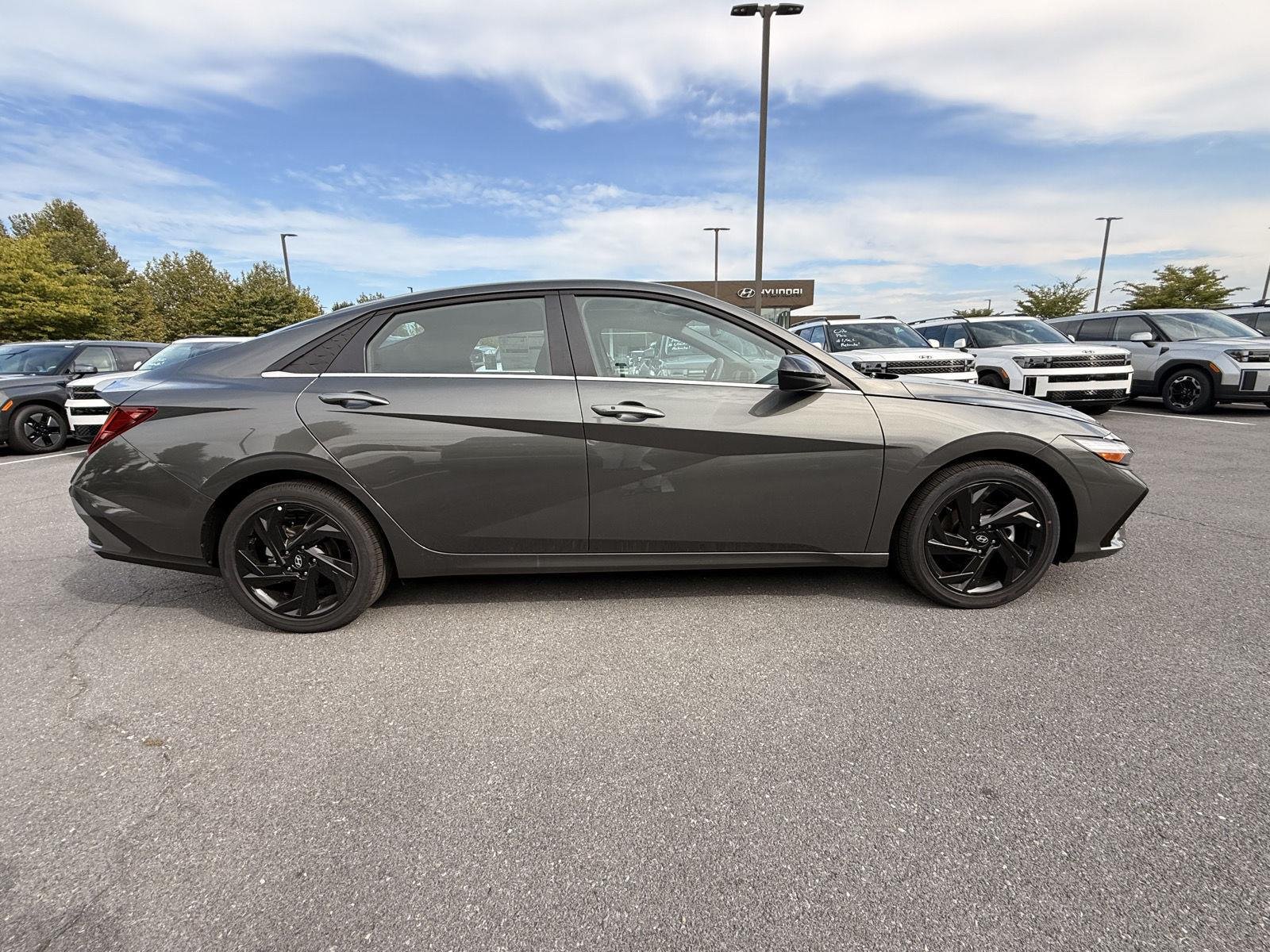 New 2026 Amazon Gray Hyundai SEL Sport image 4