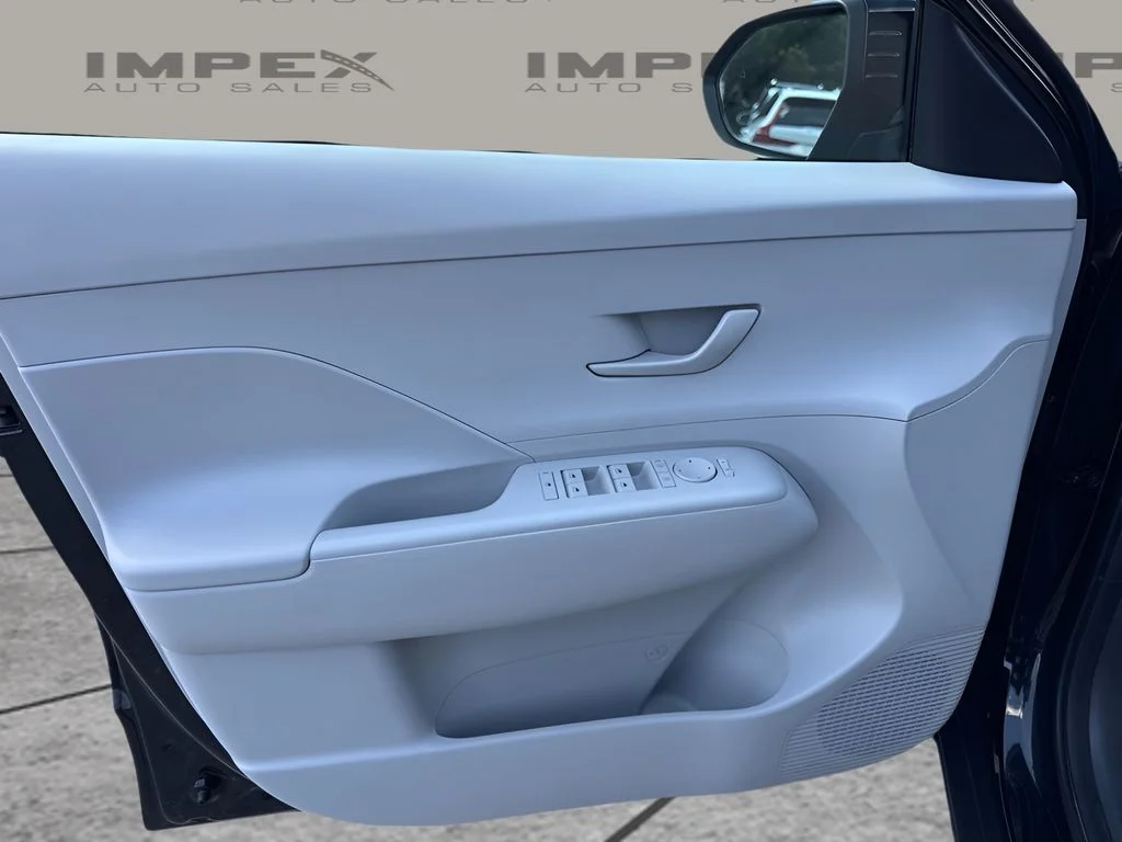 Used 2025 Black Hyundai SEL image 21