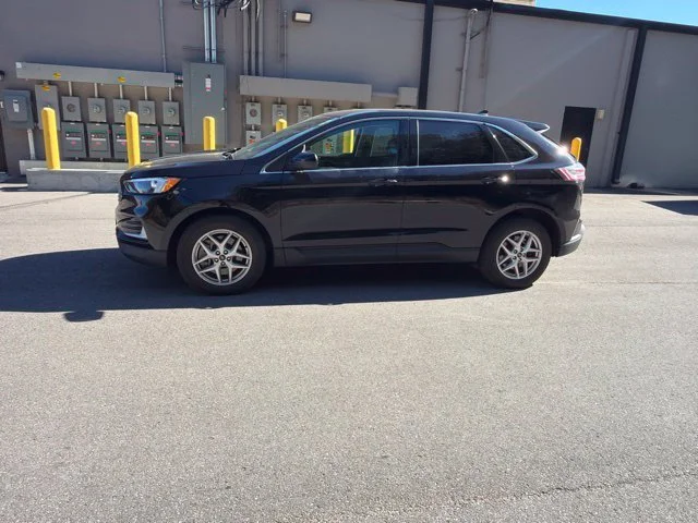 Used 2024 Black Ford SEL image 4