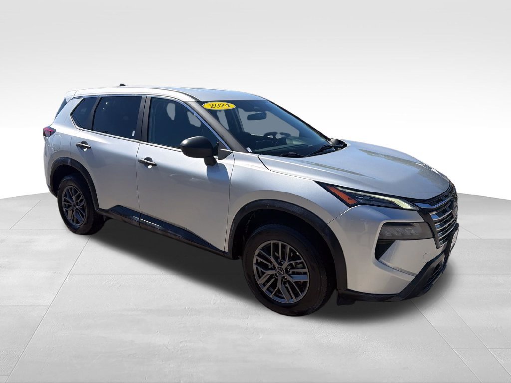 Used 2024 Silver Nissan S image 7