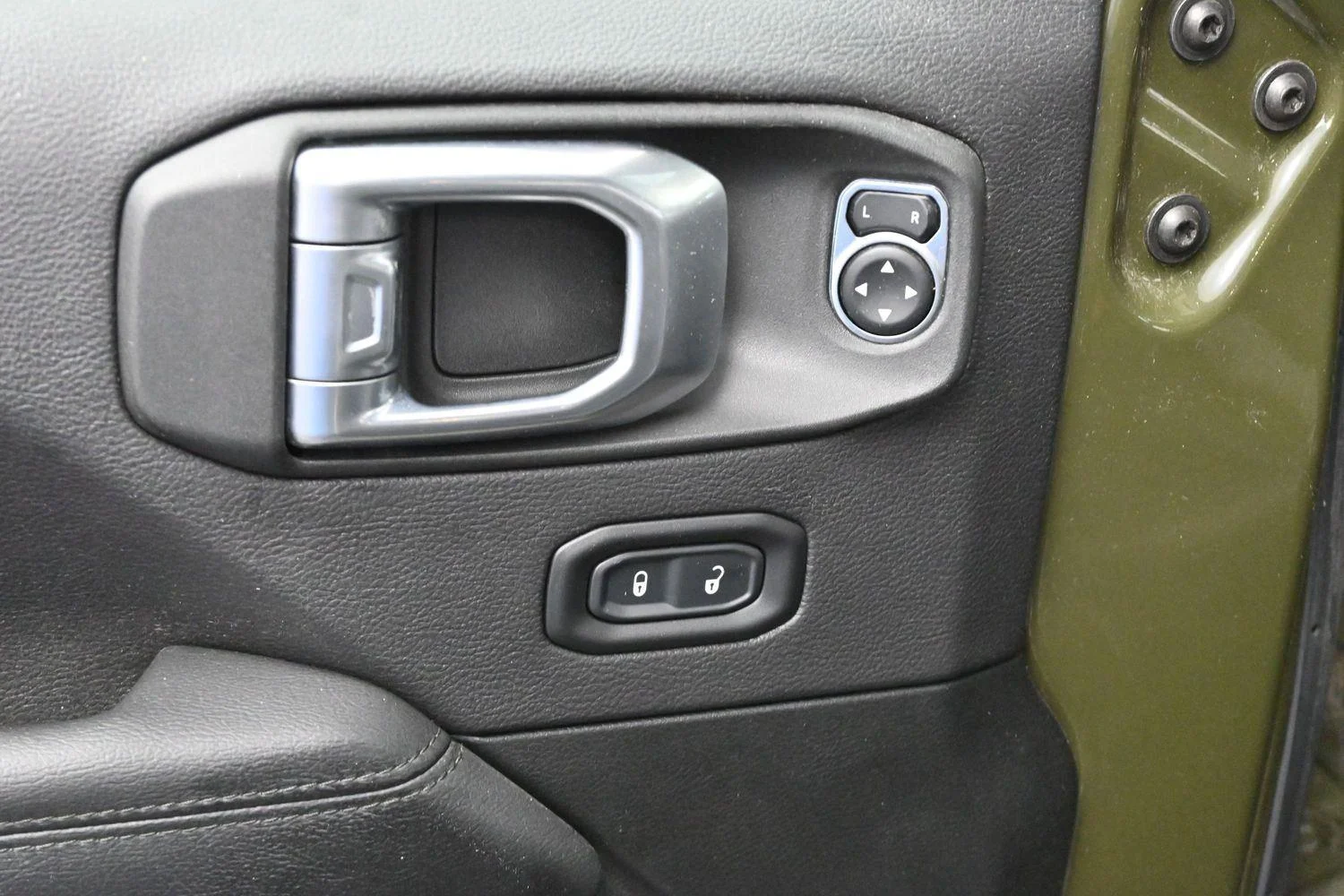 Used 2022 Sarge Green Clearcoat Jeep Unlimited Sahara Altitude image 12