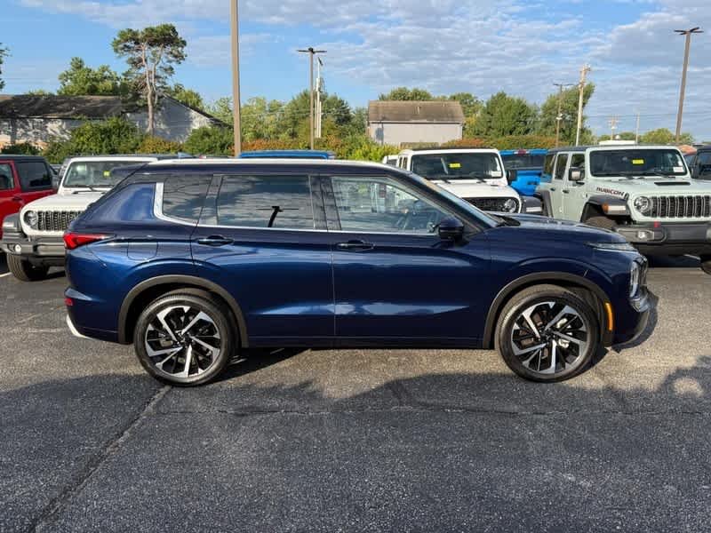 Used 2022 Cosmic Blue Metallic Mitsubishi SEL Special Edition image 2