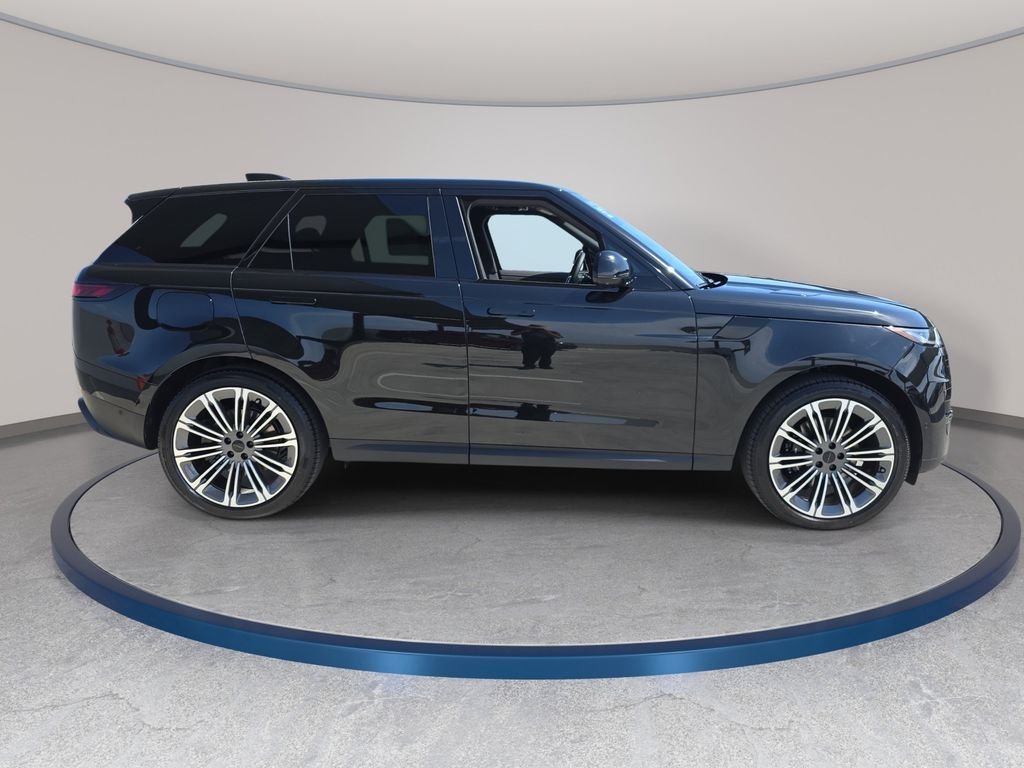 New 2026 Santorini Black Land Rover SE image 4