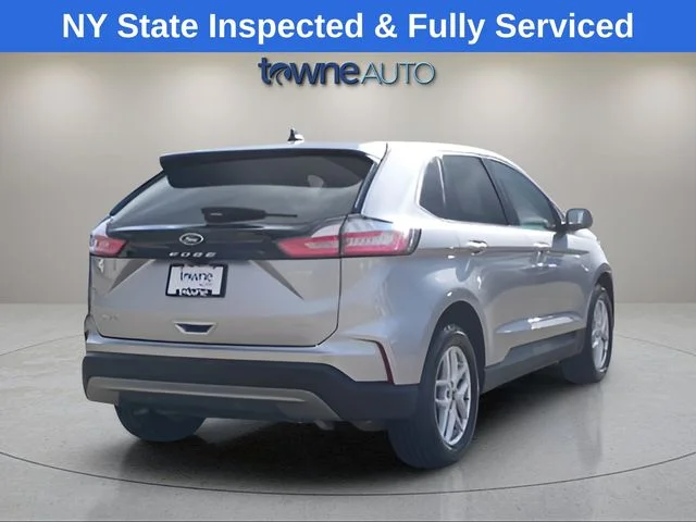 Used 2022 Silver Ford SEL image 5