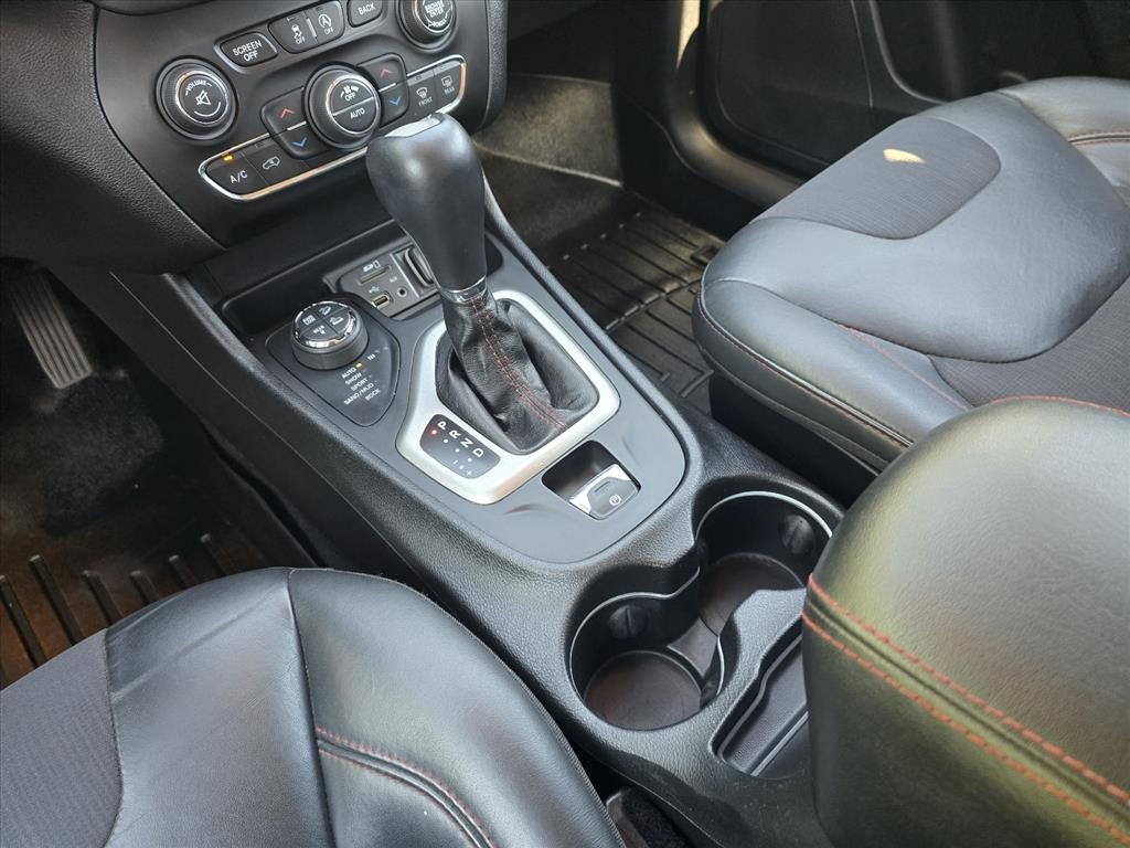 Used 2016 Gray Jeep Trailhawk image 16