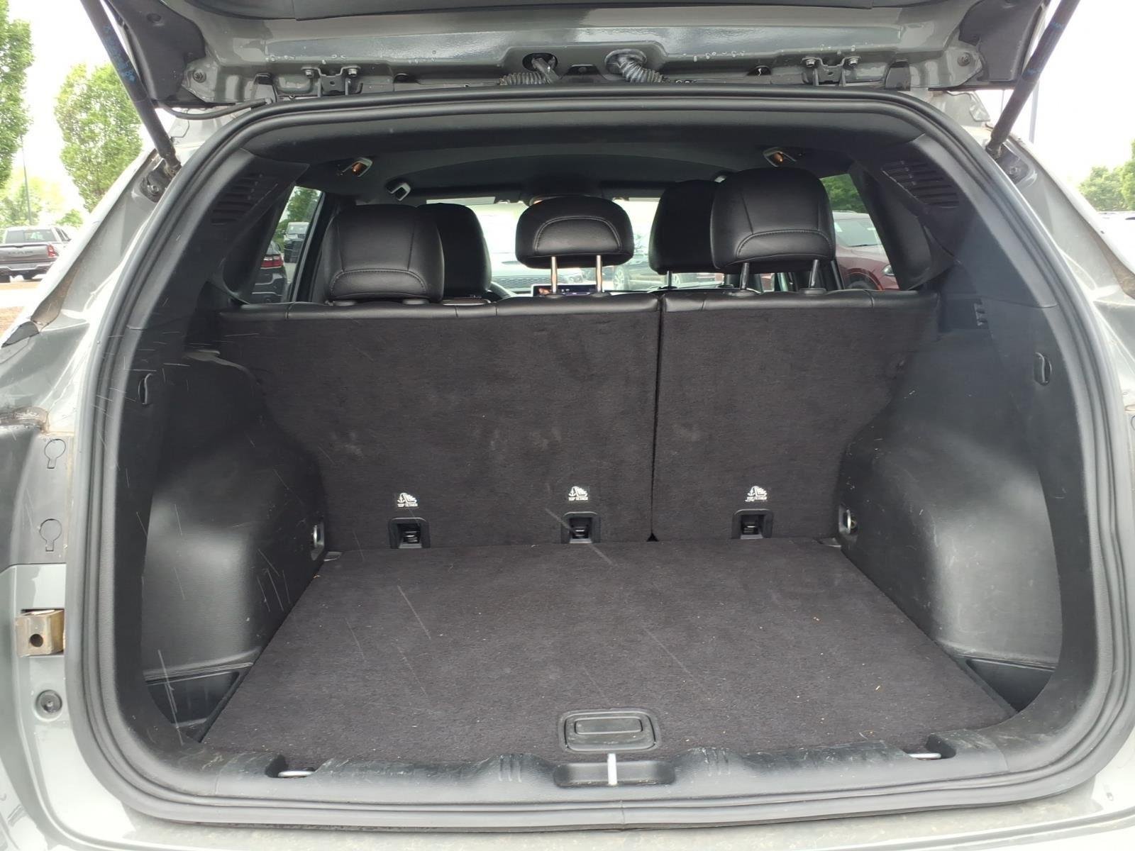 Used 2024 Sting-Gray Clearcoat Jeep Latitude image 29