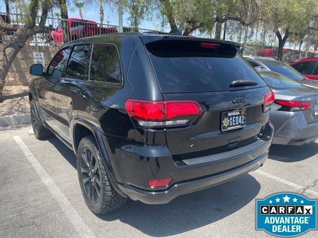 Used 2018 Diamond Black Crystal Pearlcoat Jeep Altitude image 4