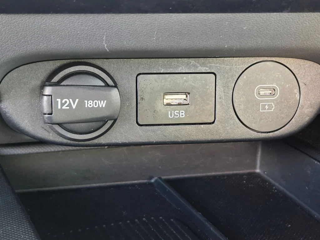 Used 2025 Red Hyundai SEL Convenience image 33