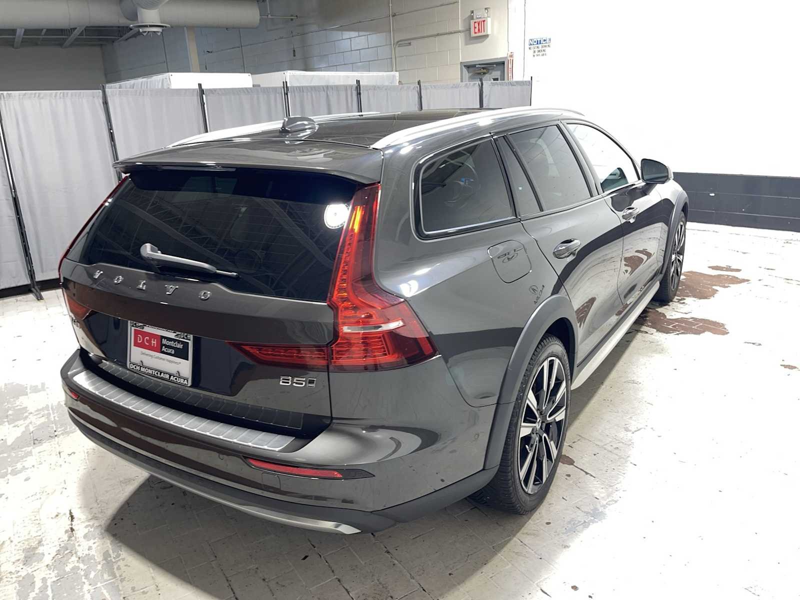 Used 2023 Gray Volvo Ultimate image 26