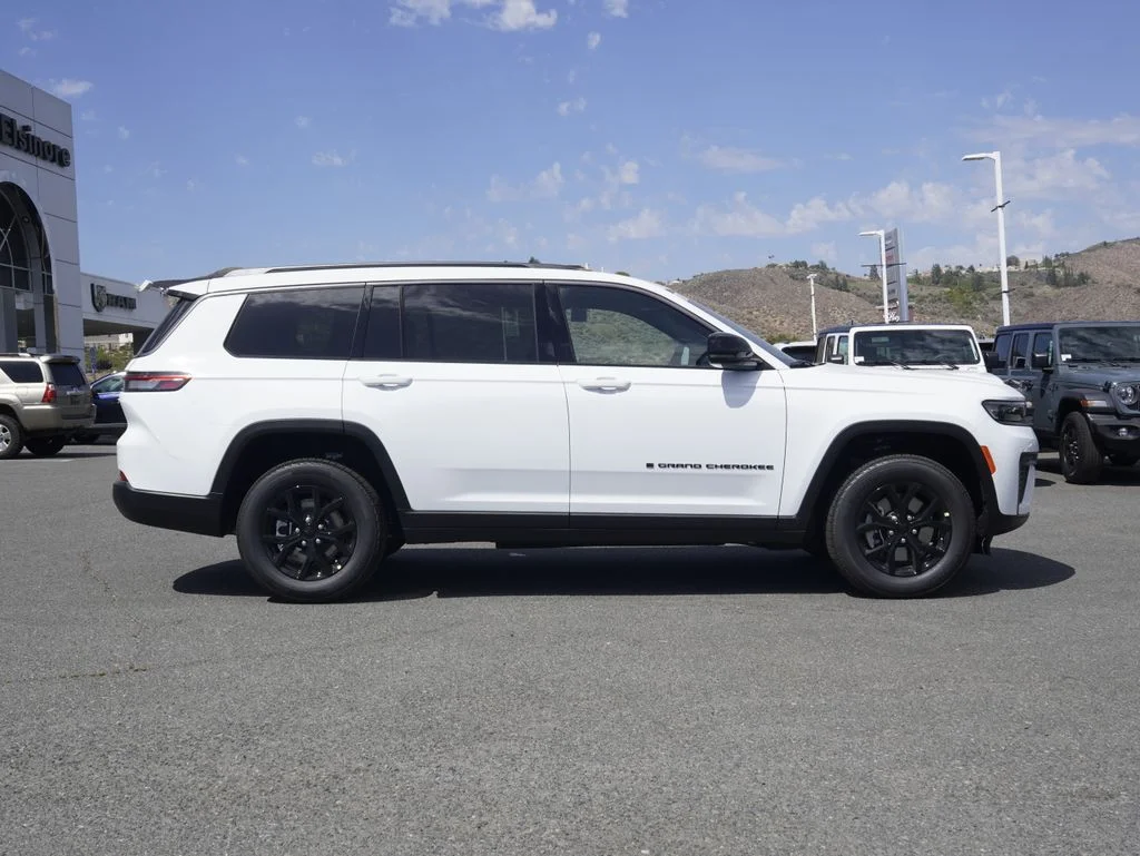 New 2026 Bright White Clearcoat Jeep Altitude image 2