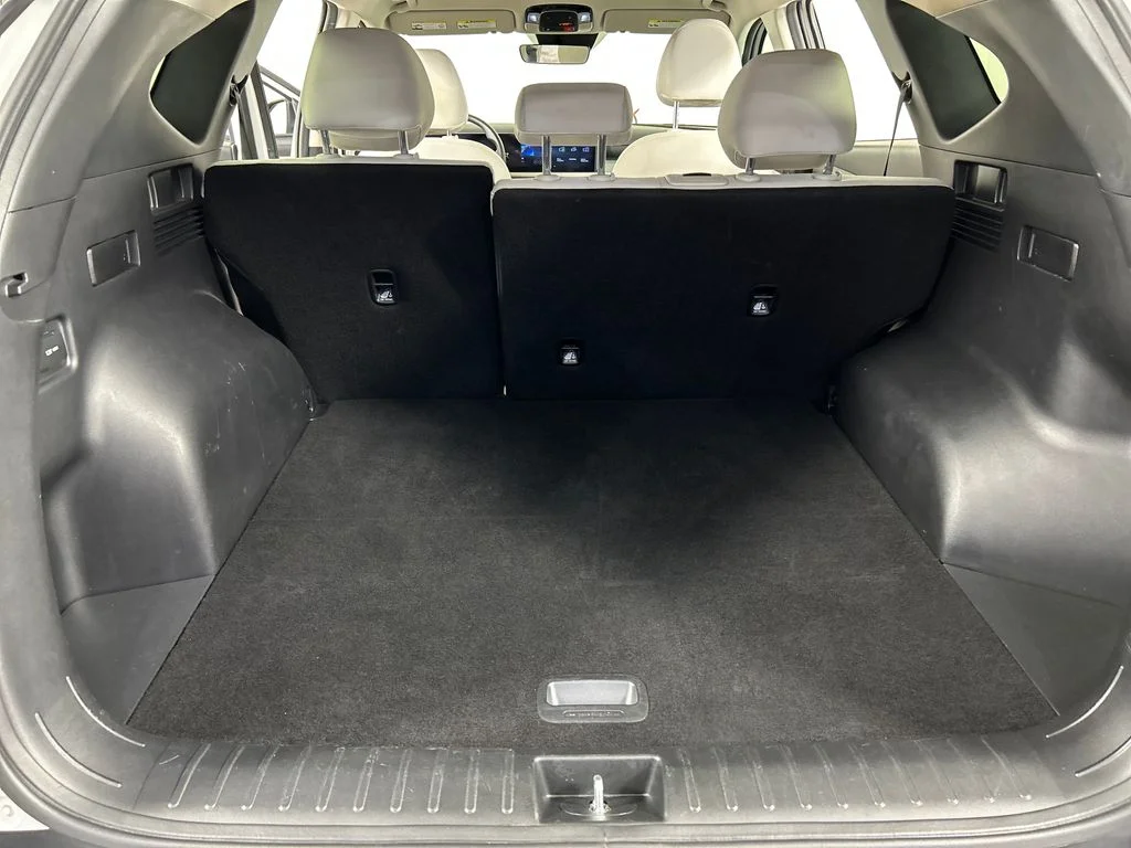 Used 2025 White Hyundai SEL image 20