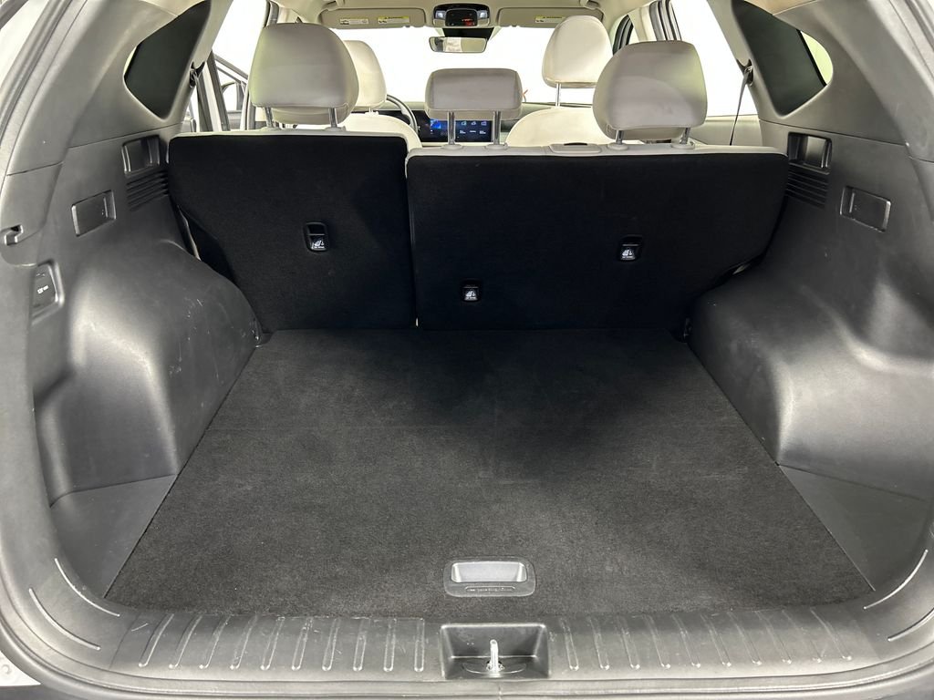 Used 2025 White Hyundai SEL image 20