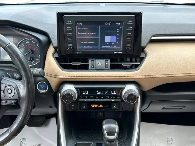 Used 2021  Toyota XLE Premium image 46