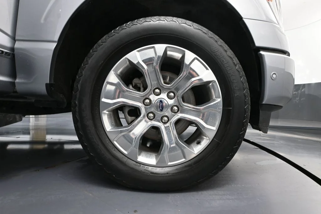 Used 2023 Silver Ford Platinum image 17