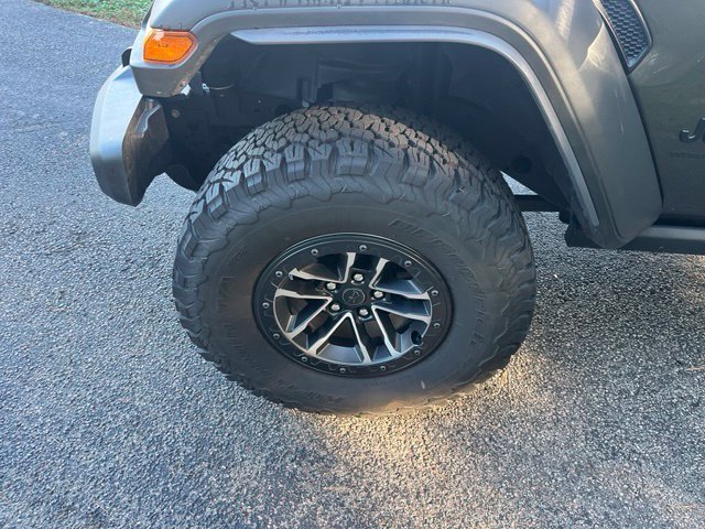 Used 2025 Granite Crystal Metallic Clearcoat Jeep Willys image 9