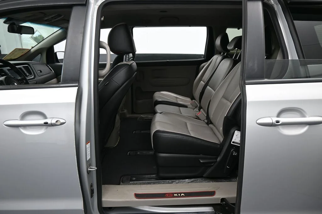 Used 2021 Silky Silver Kia EX image 30