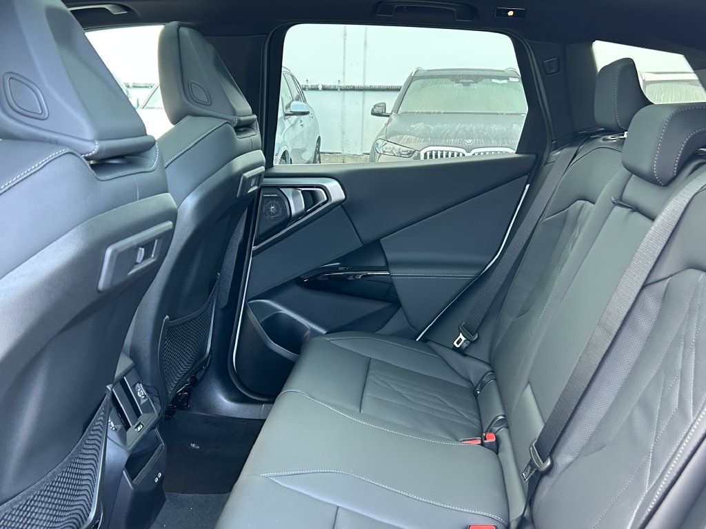 New 2026 Mineral White Metallic BMW 30 xDrive image 31