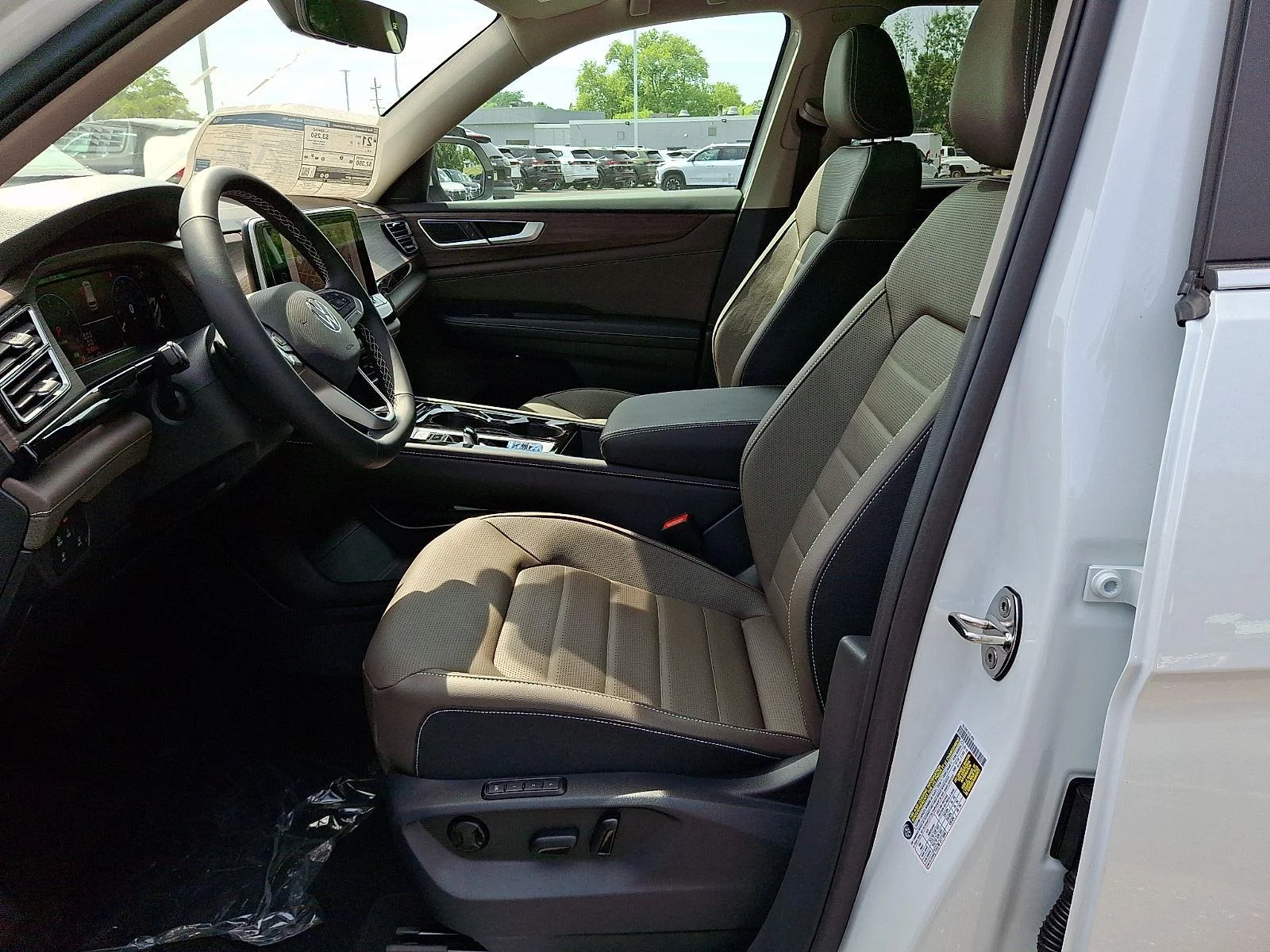 New 2026 0P0P/OPALWHTPRL Volkswagen 2.0T SEL image 12