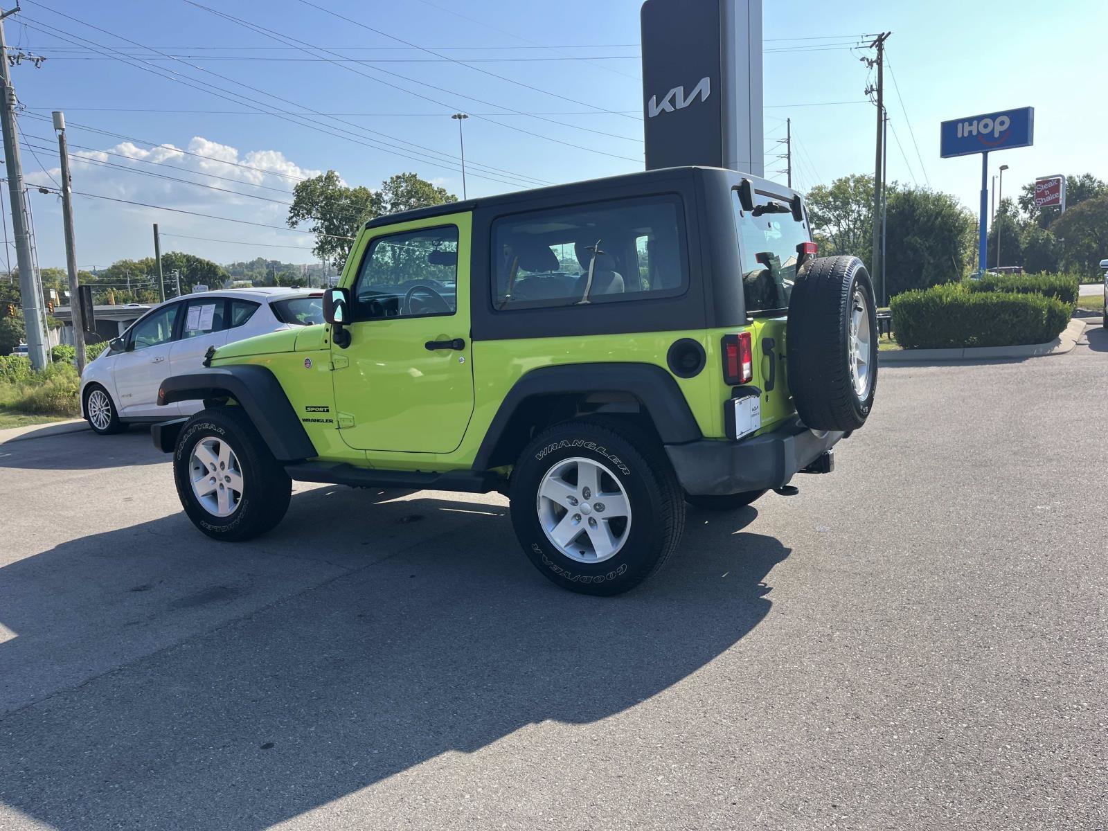 Used 2017 Hypergreen Clearcoat Jeep Sport image 6