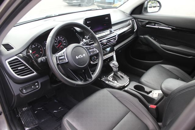 Used 2022 Gray Kia EX image 3