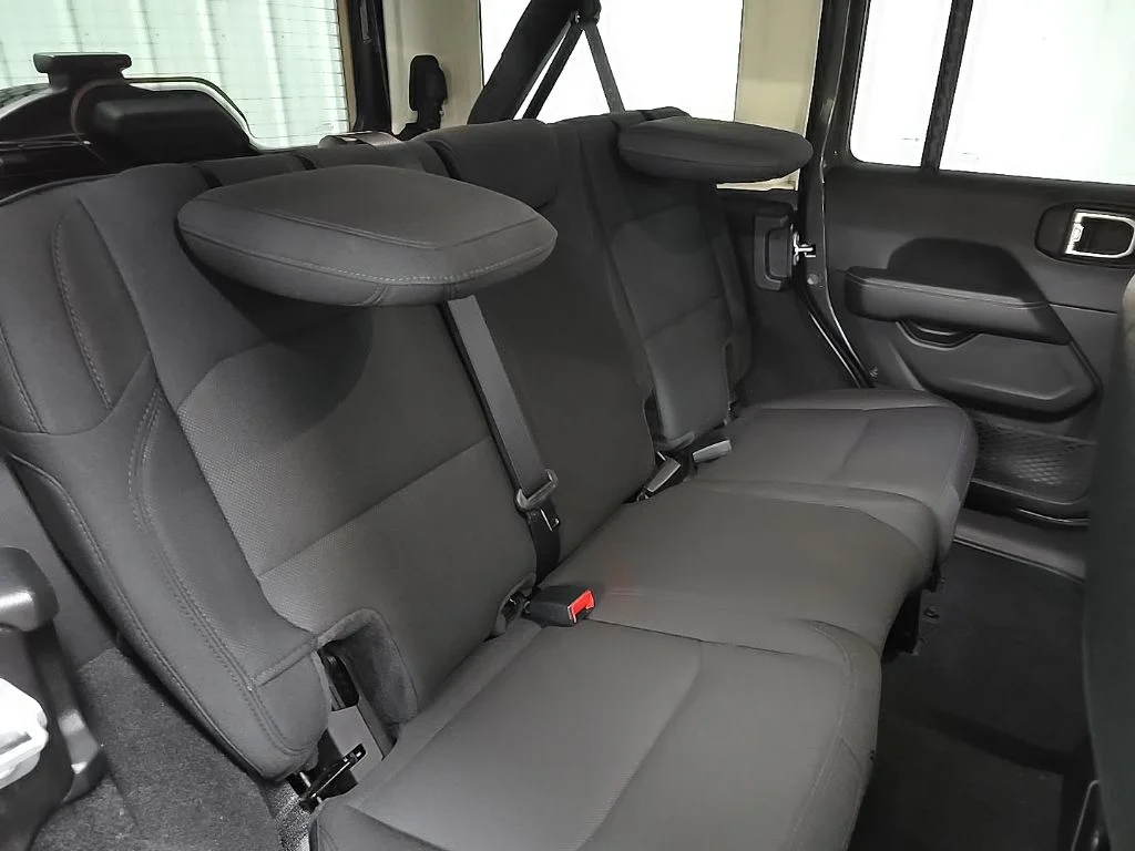 Used 2022 Gray Jeep Unlimited Sahara image 16