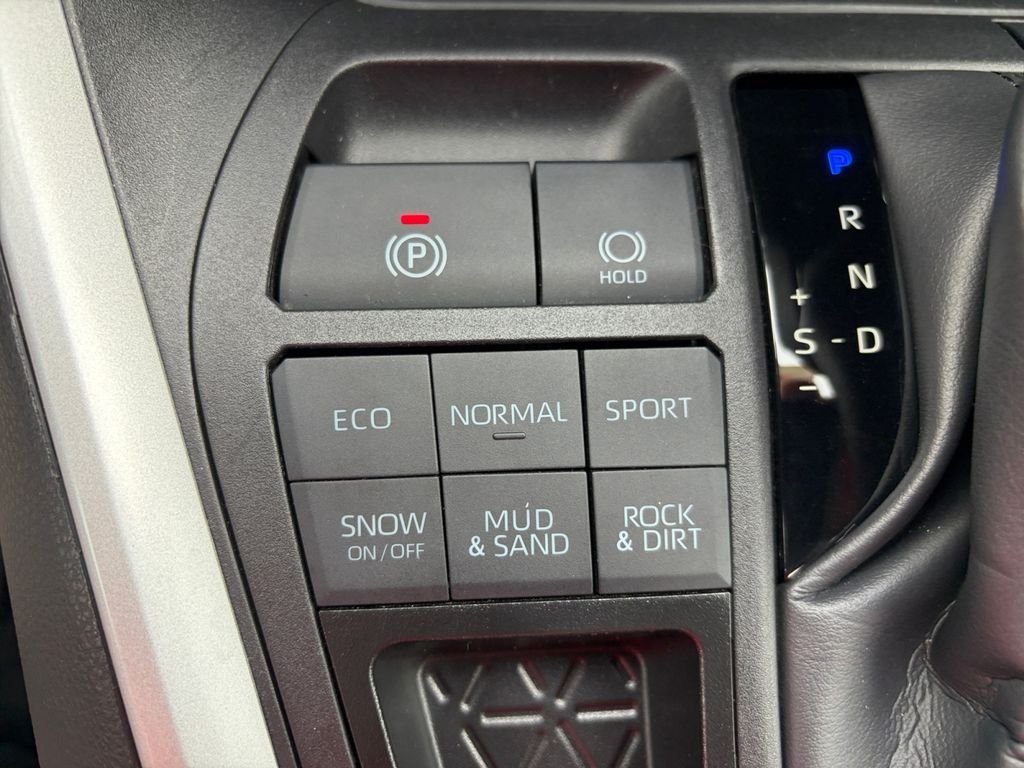 Used 2023 Beige Toyota XLE Premium image 29