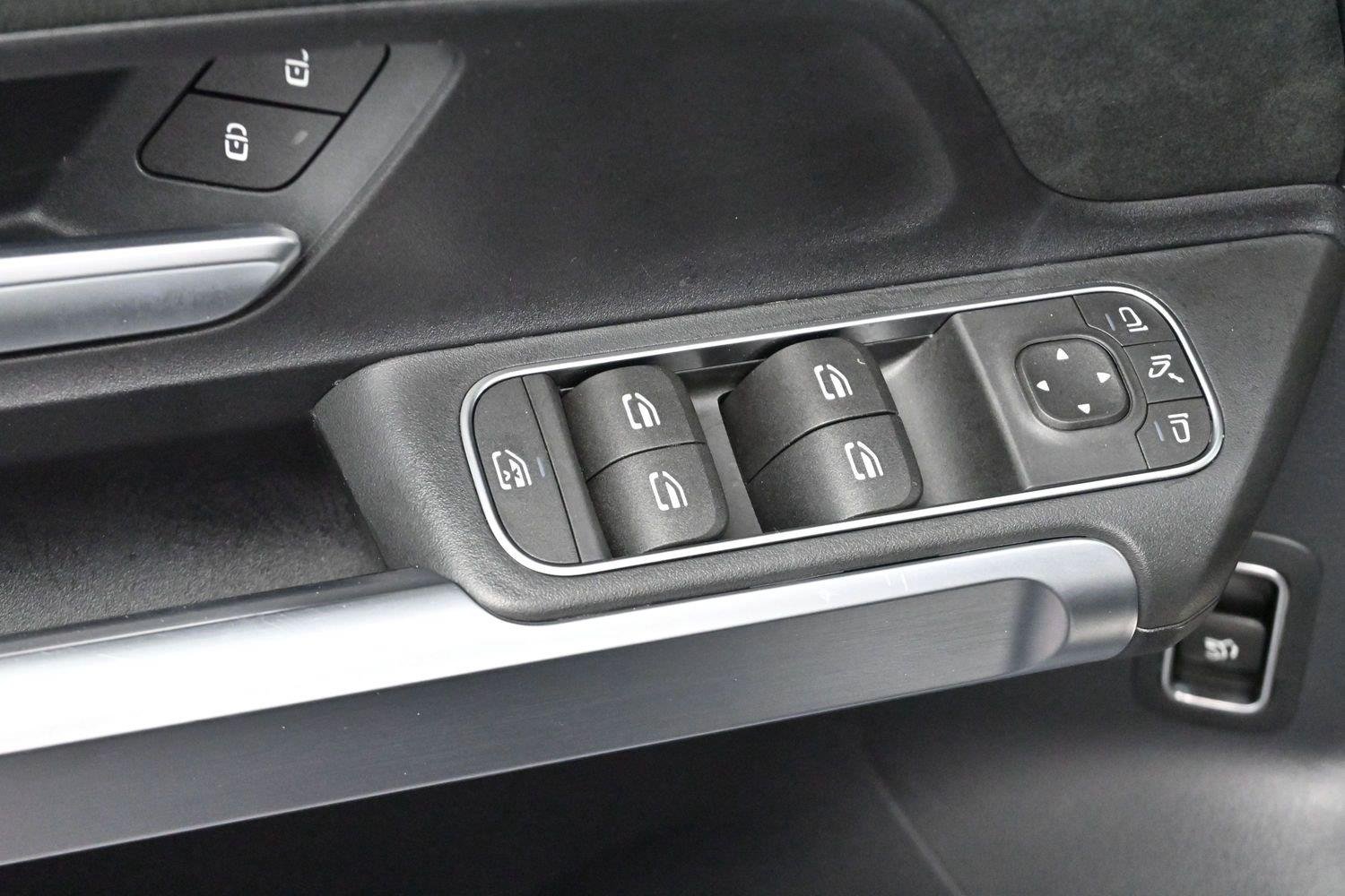 Used 2024 Black Mercedes-Benz GLB 250 image 13