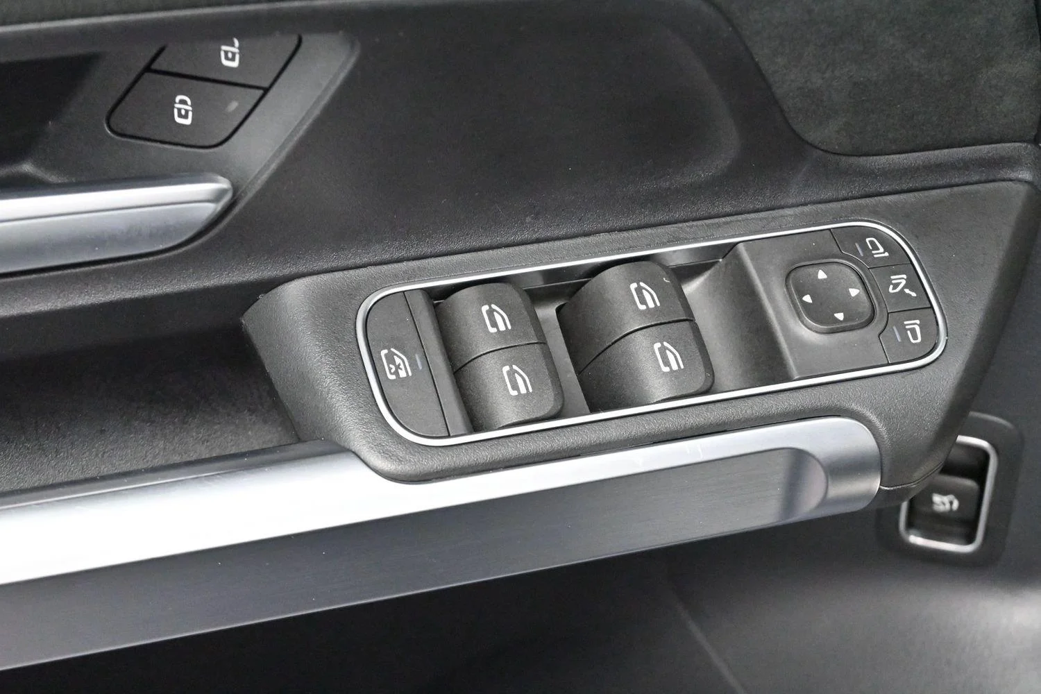 Used 2024 Black Mercedes-Benz GLB 250 image 13