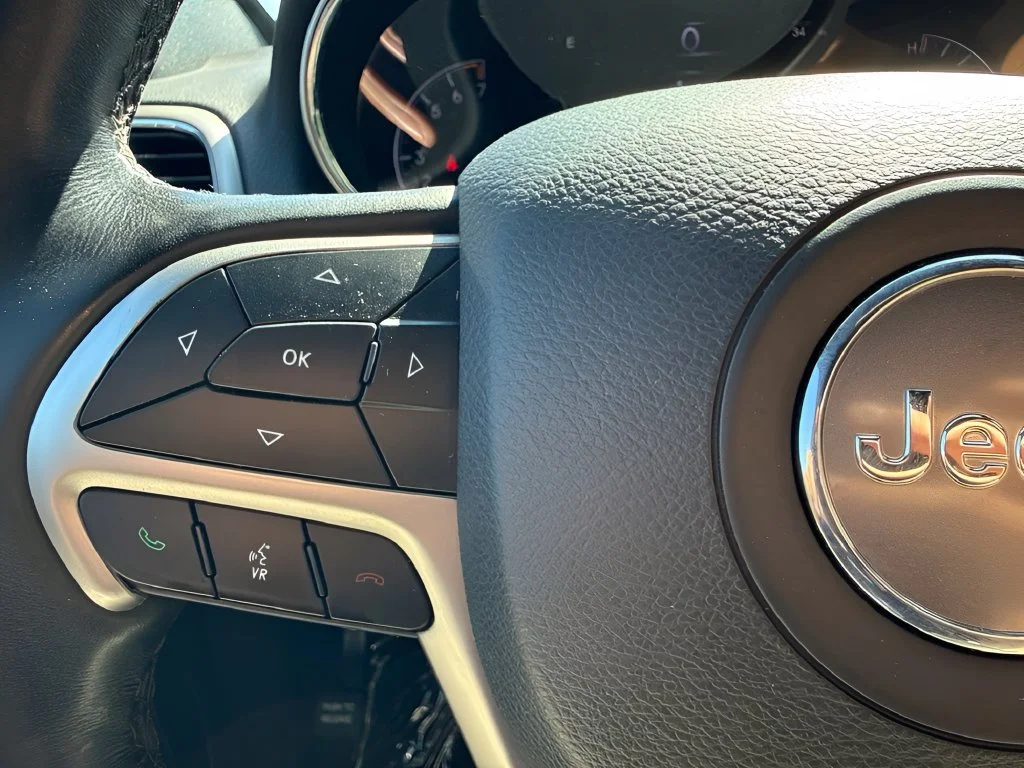Used 2022  Jeep Limited image 20