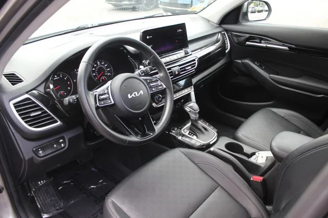 Used 2022 Gray Kia EX image 3