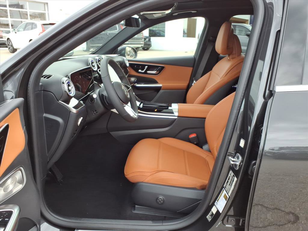 Used 2026 Graphite Grey Metallic Mercedes-Benz GLC 300 image 11