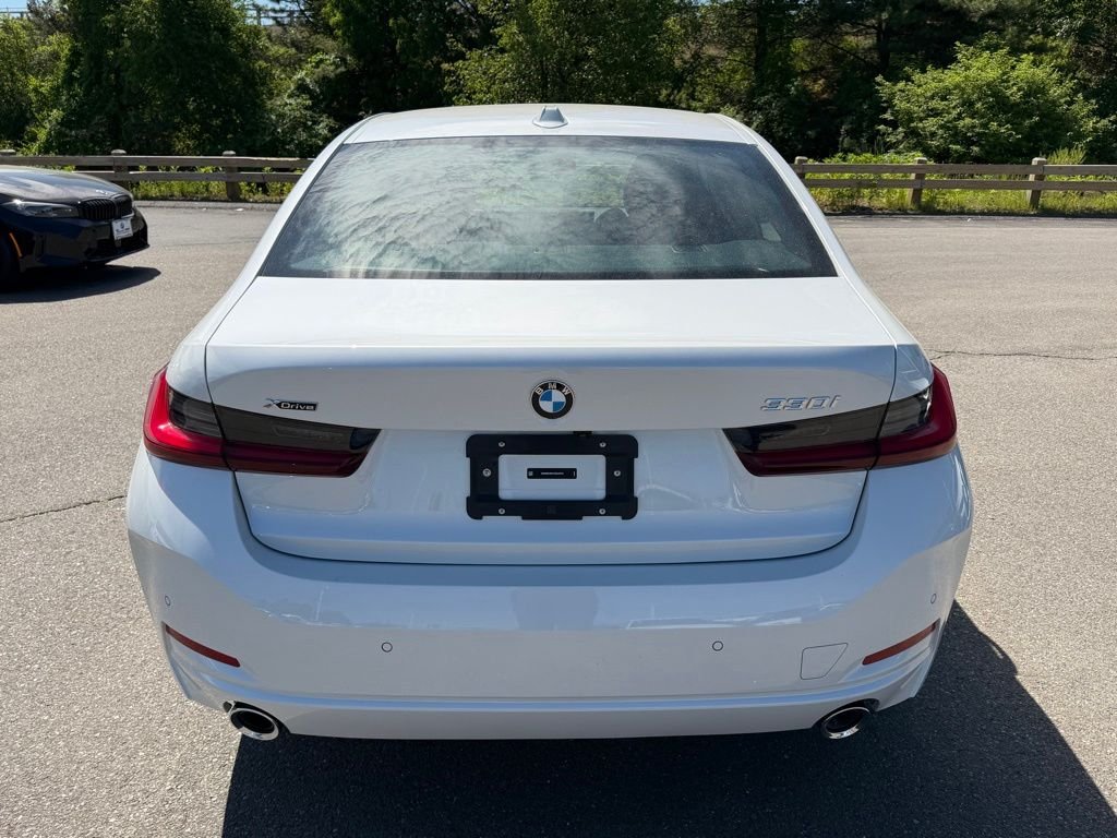 New 2026 Mineral White Metallic BMW 330i xDrive image 4
