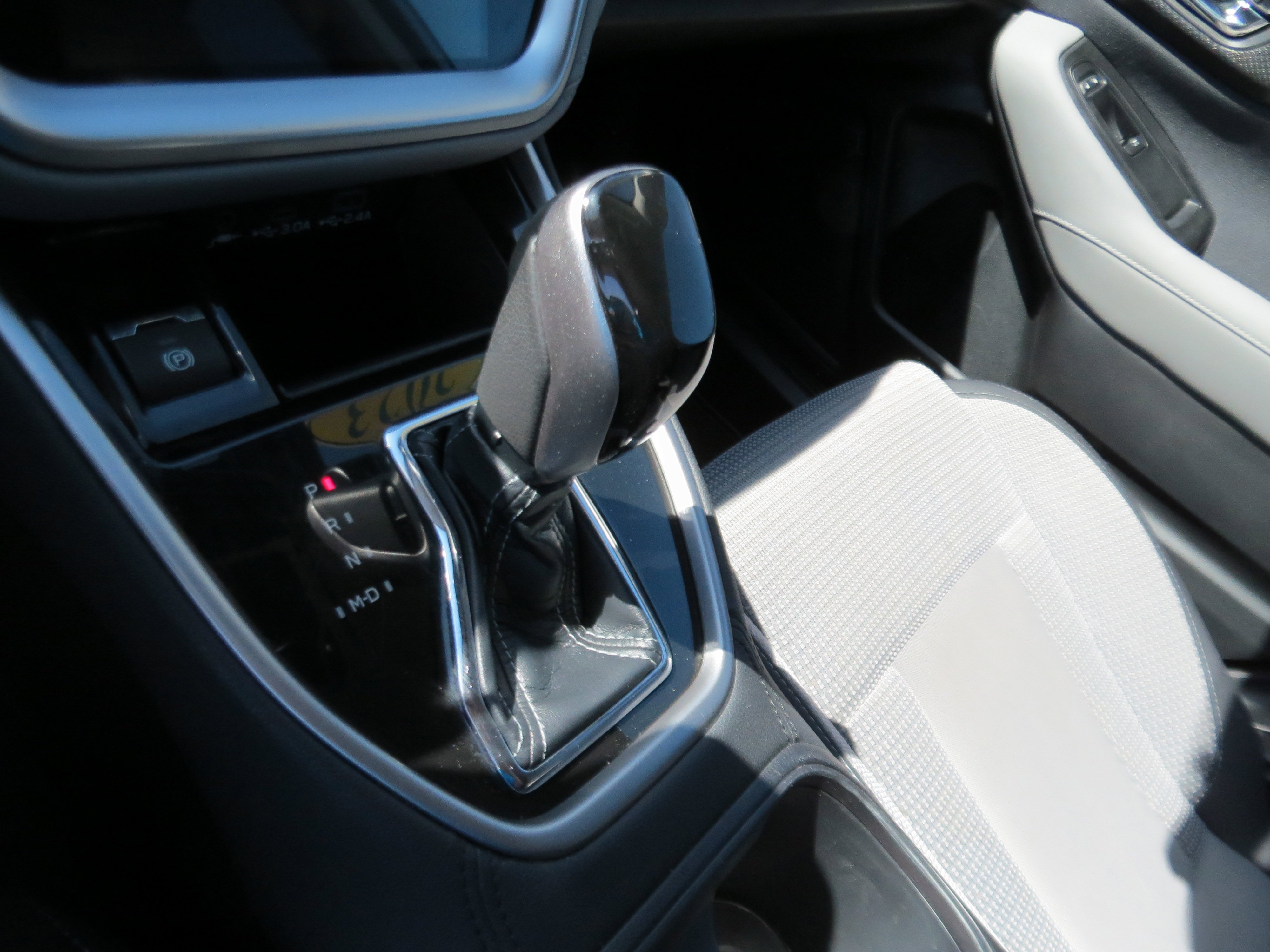 Used 2023 Ice Silver Metallic Subaru Premium image 17