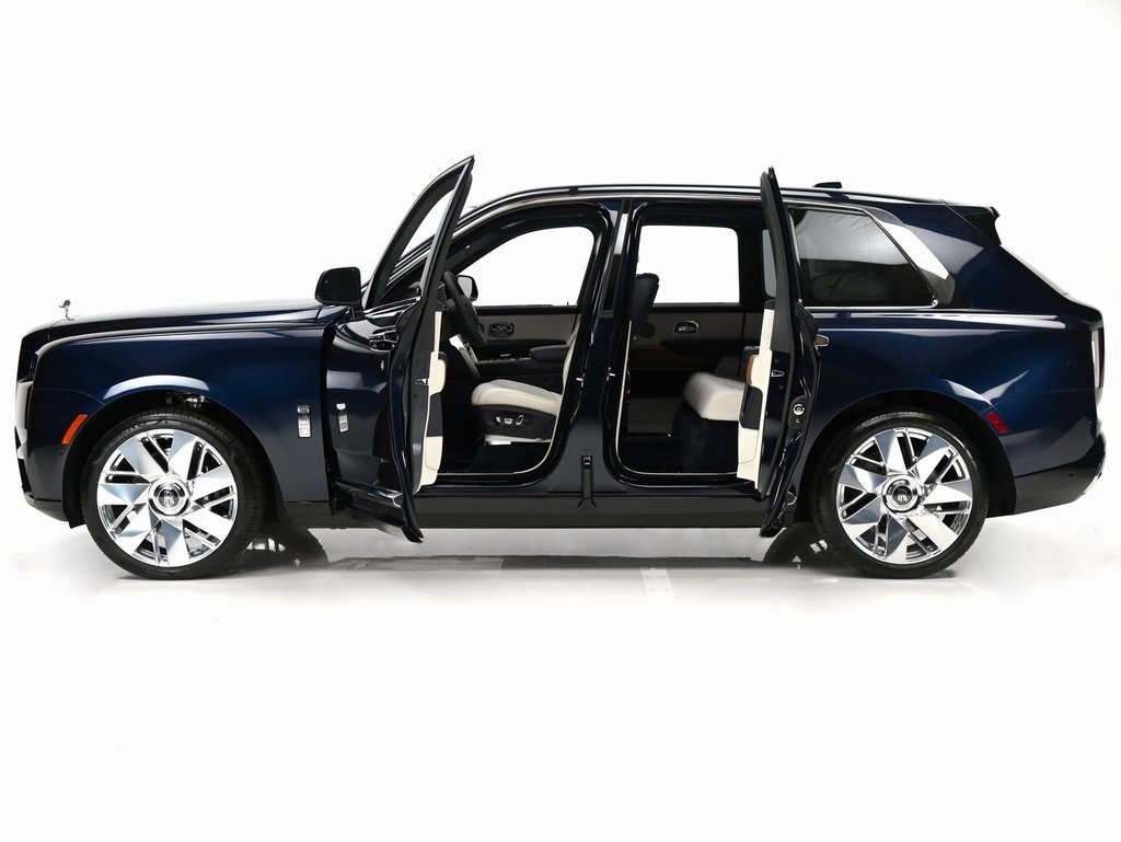 2025 Rolls Royce Cullinan RR photo 3