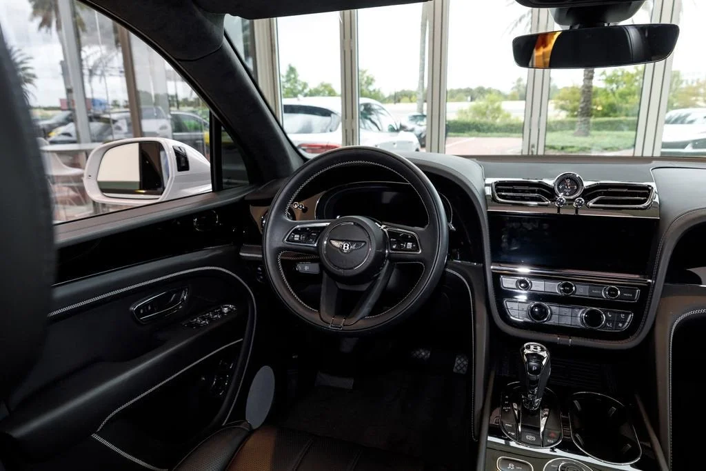 Used 2023 White Bentley  image 23