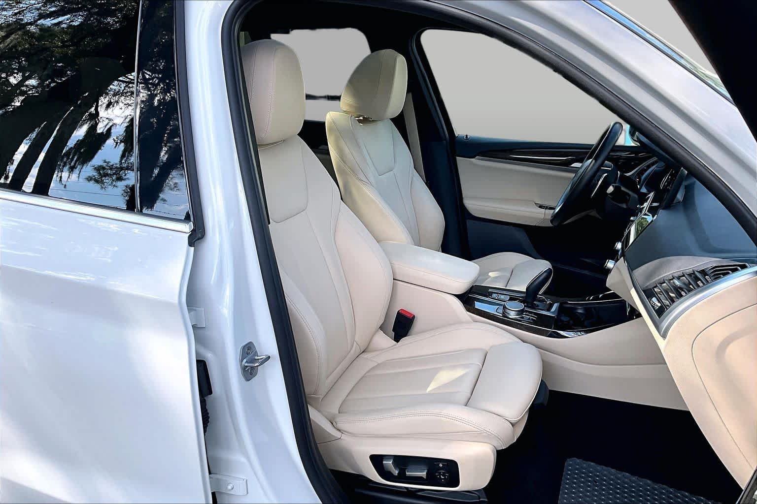 Used 2019 Alpine White BMW sDrive30i image 9