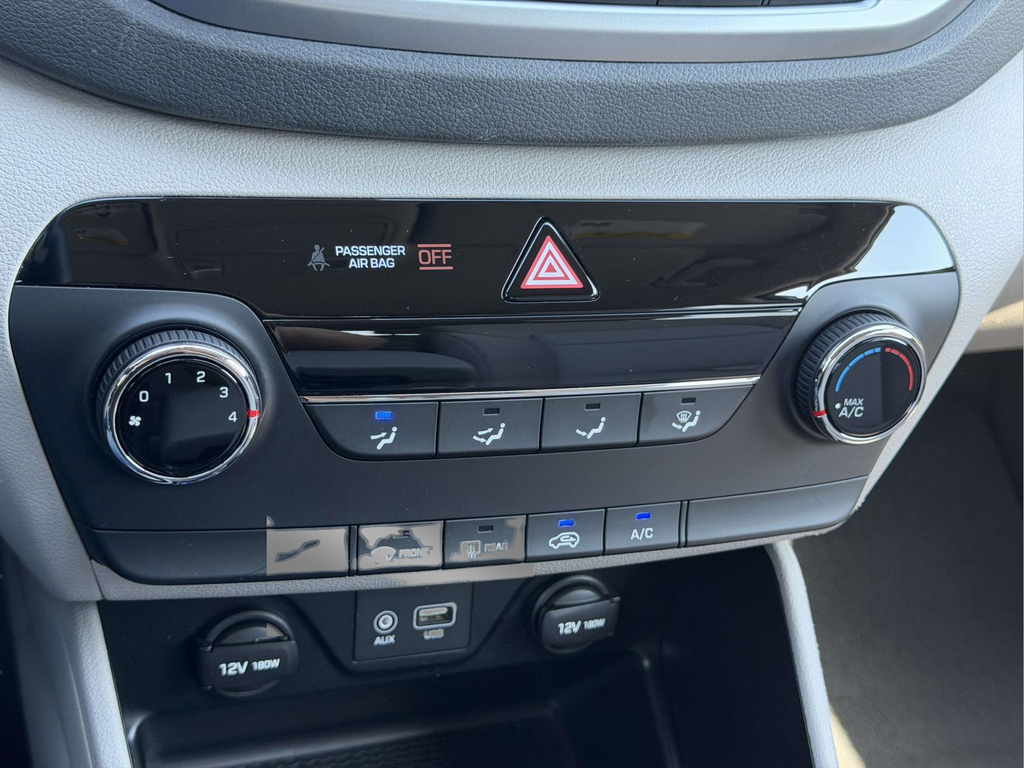 Used 2016 Silver Hyundai Eco image 5