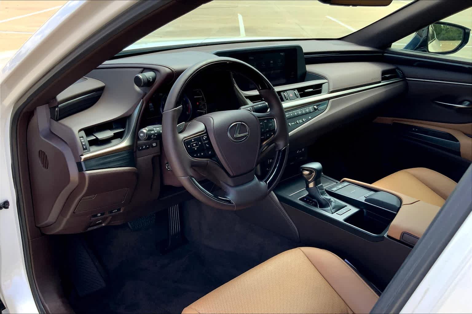 Used 2020 Eminent White Pearl Lexus  image 17