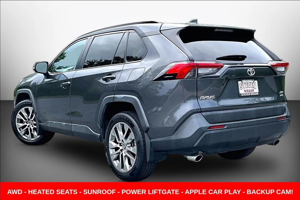 Used 2020 Gray Toyota XLE Premium image 4