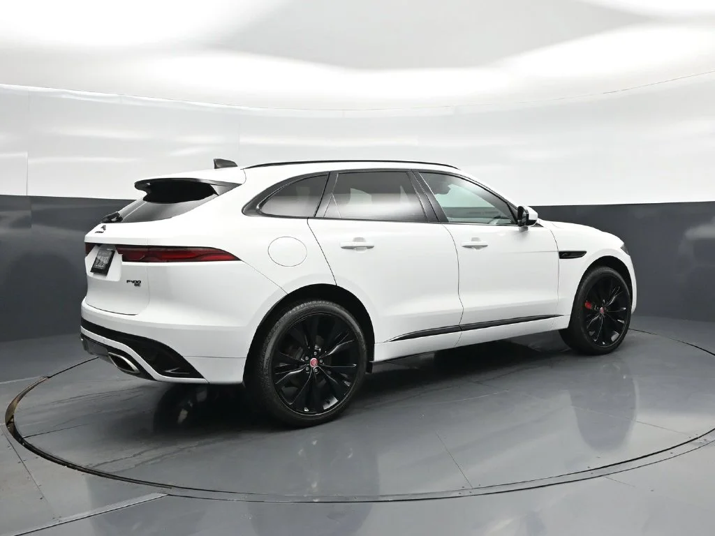 Used 2023  Jaguar P400 R-Dynamic S image 23