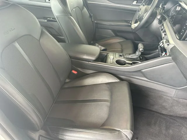 Used 2023 White Pearl Kia GT-Line image 27