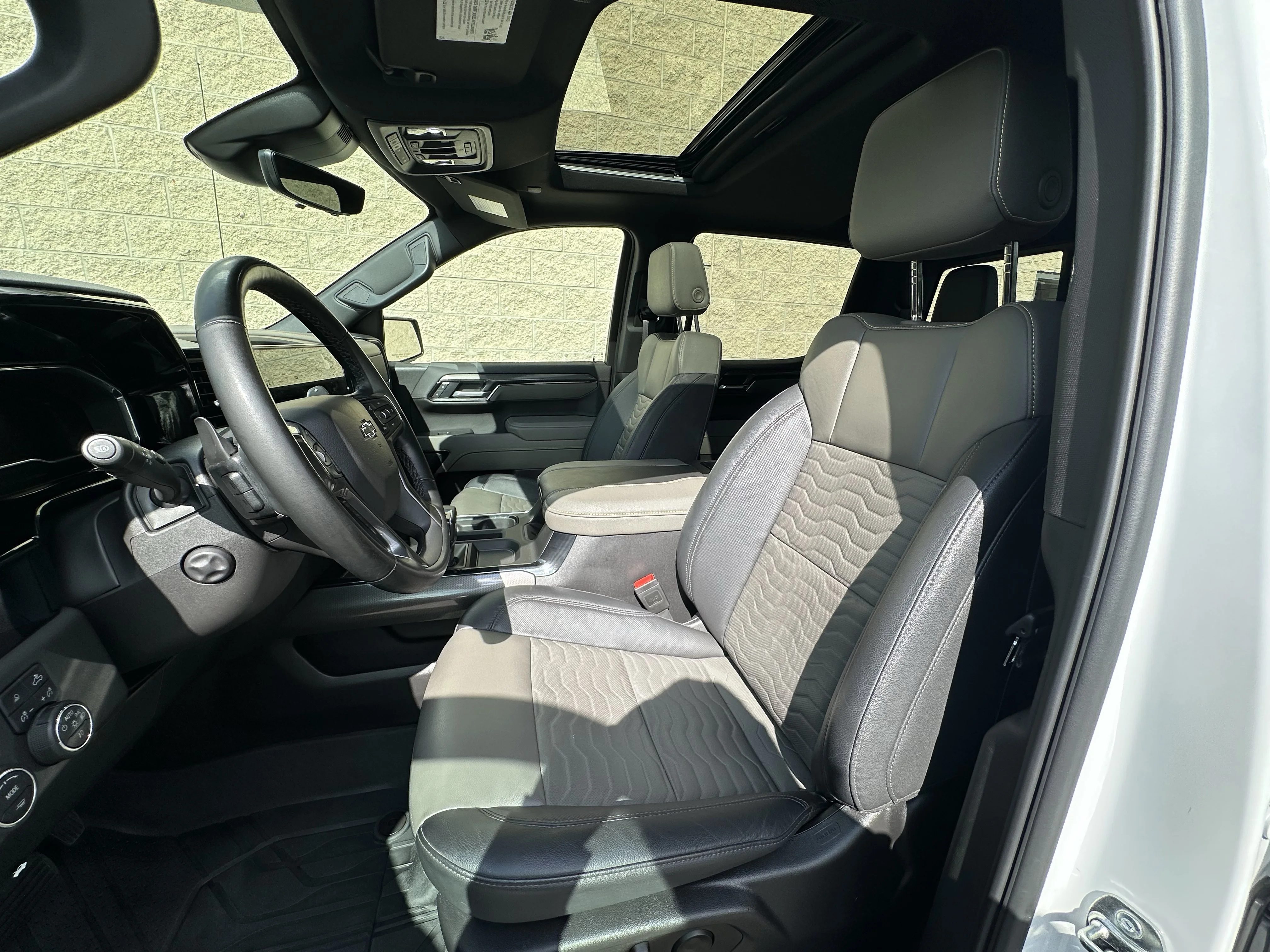 Certified Used 2025  Chevrolet ZR2 image 11