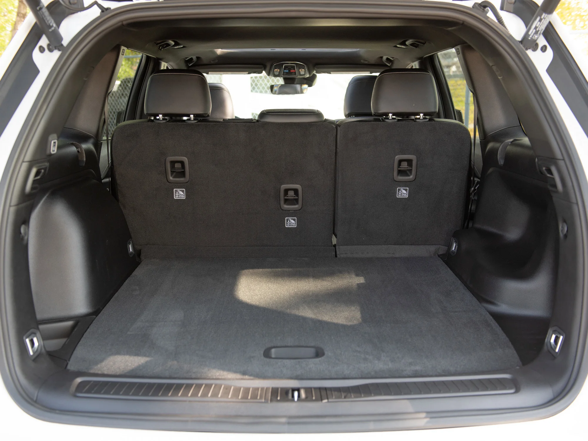 New 2025 White Jeep Altitude* 4x4, Sunroof, Heated Leather, Wireless Charging Pad image 19