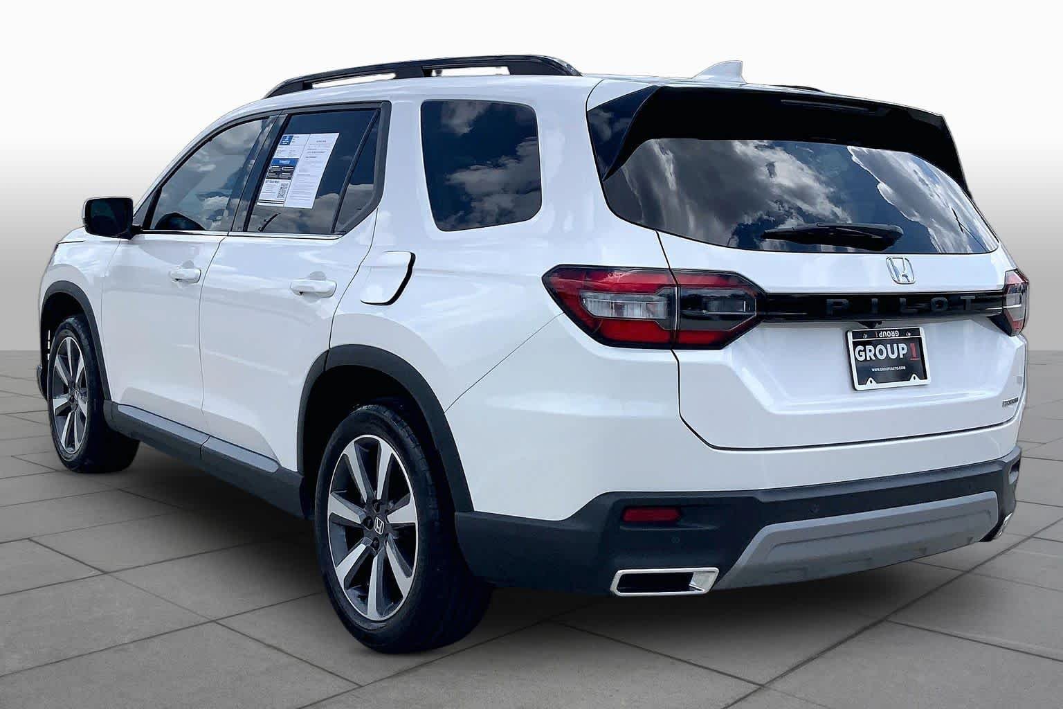 Used 2024 Platinum White Pearl Honda Touring image 12