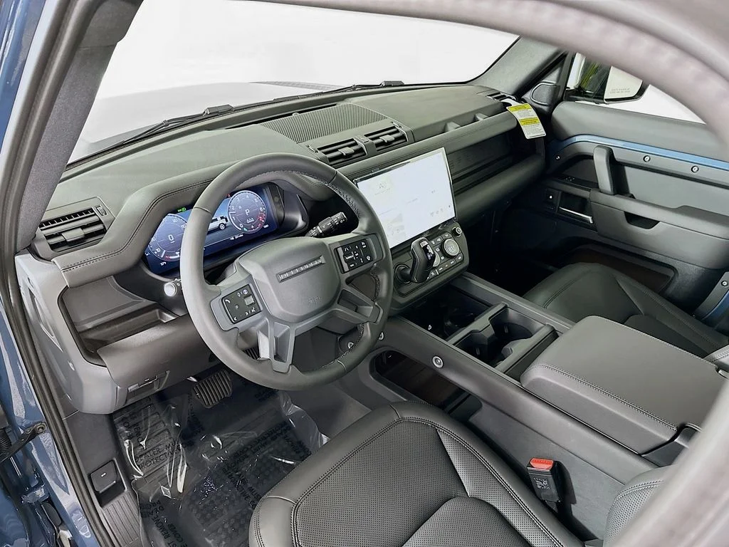 2026 Land Rover Defender S - Photo 10