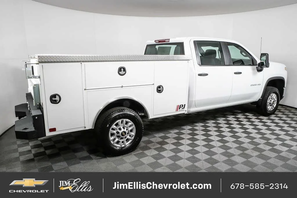 New 2026 Summit White Chevrolet WT image 2