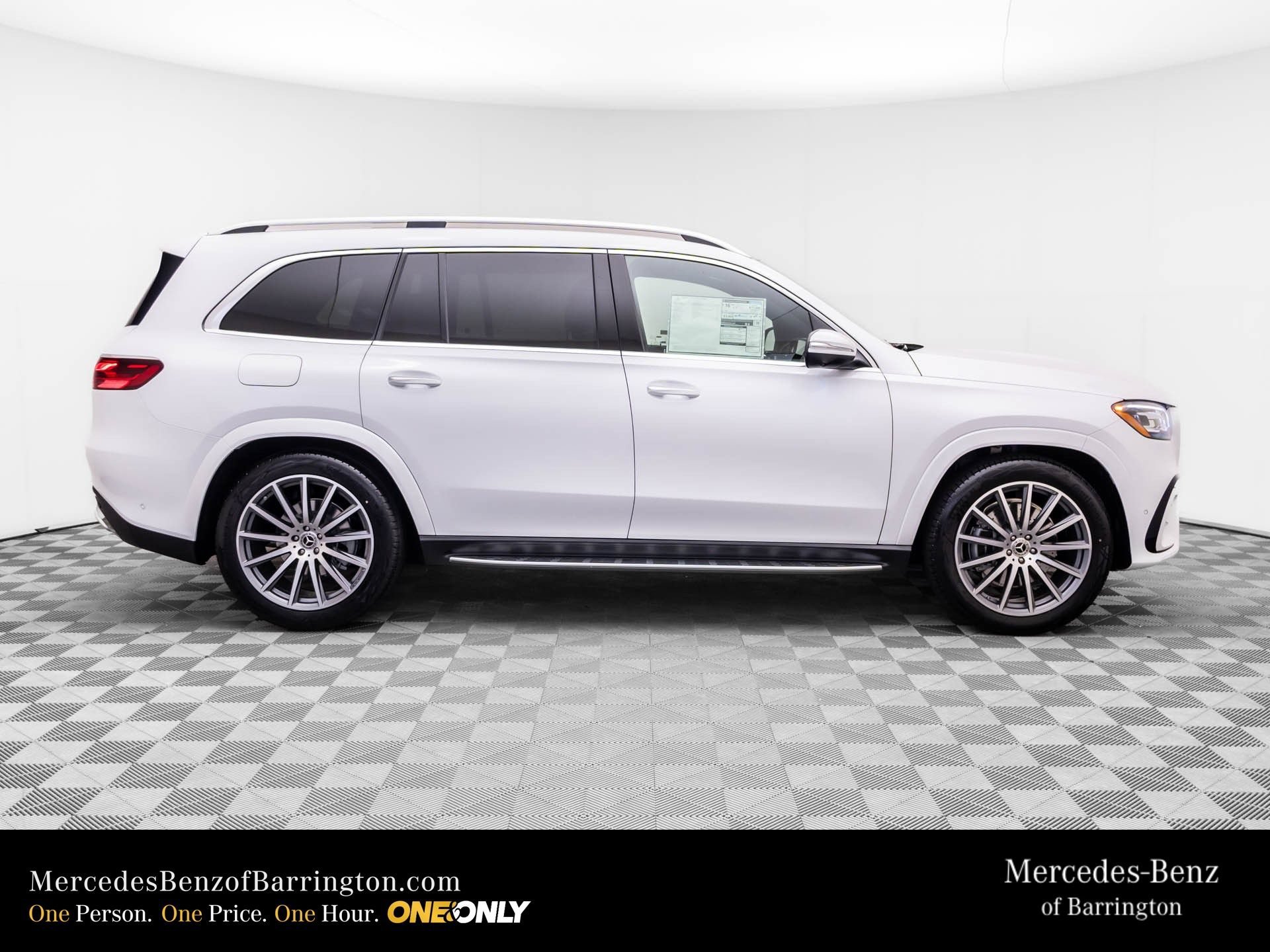 New 2026 MANUFAKTUR Moonlight White Metallic Mercedes-Benz GLS 580 image 50
